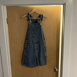 NEVER WORN Womens Gap shirt overalls. Size small.